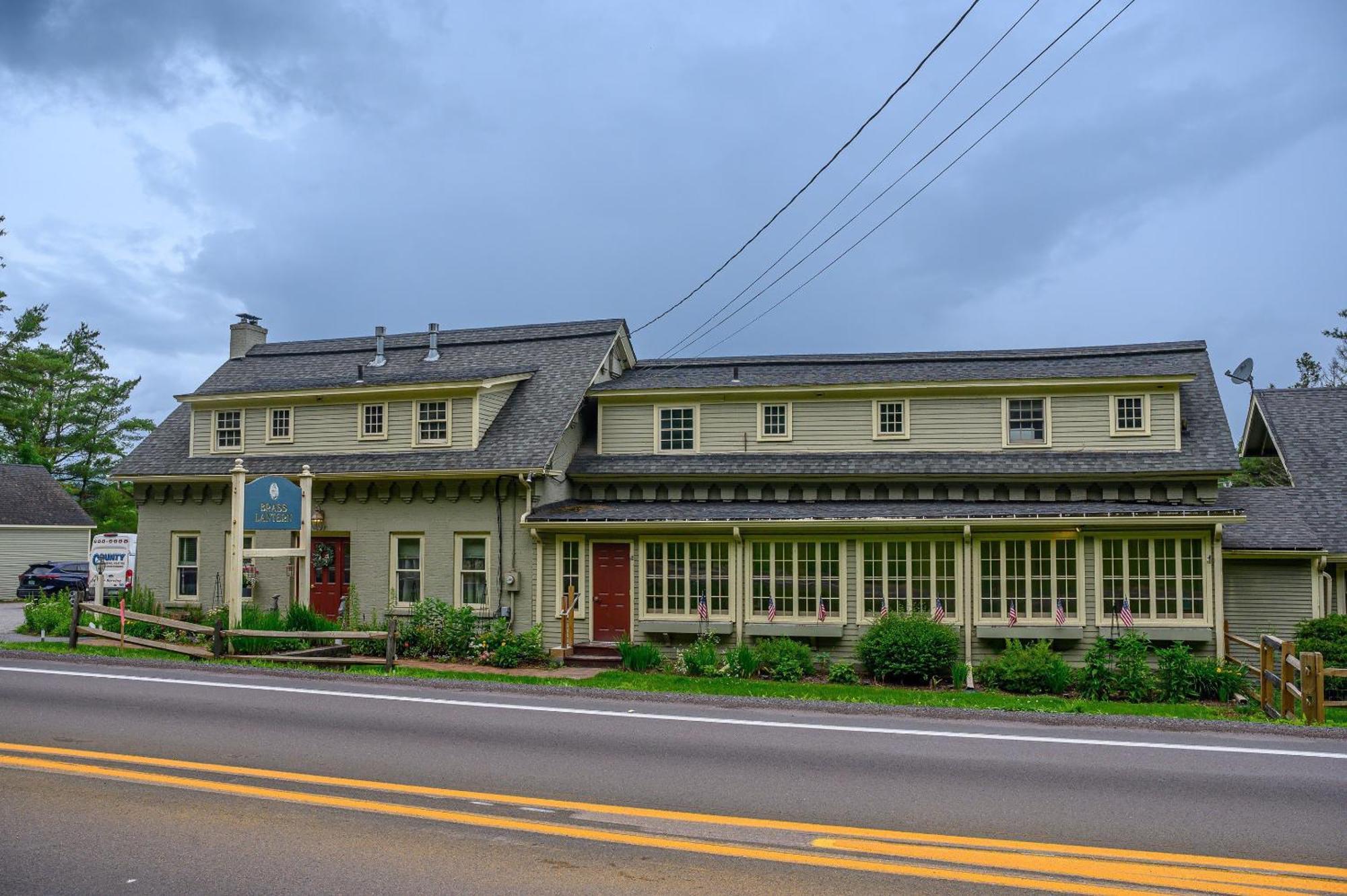 סטואו Brass Lantern Inn מראה חיצוני תמונה